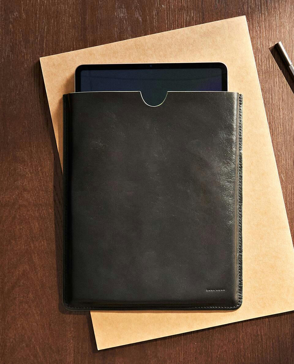 LEATHER COMPUTER OR TABLET CASE
