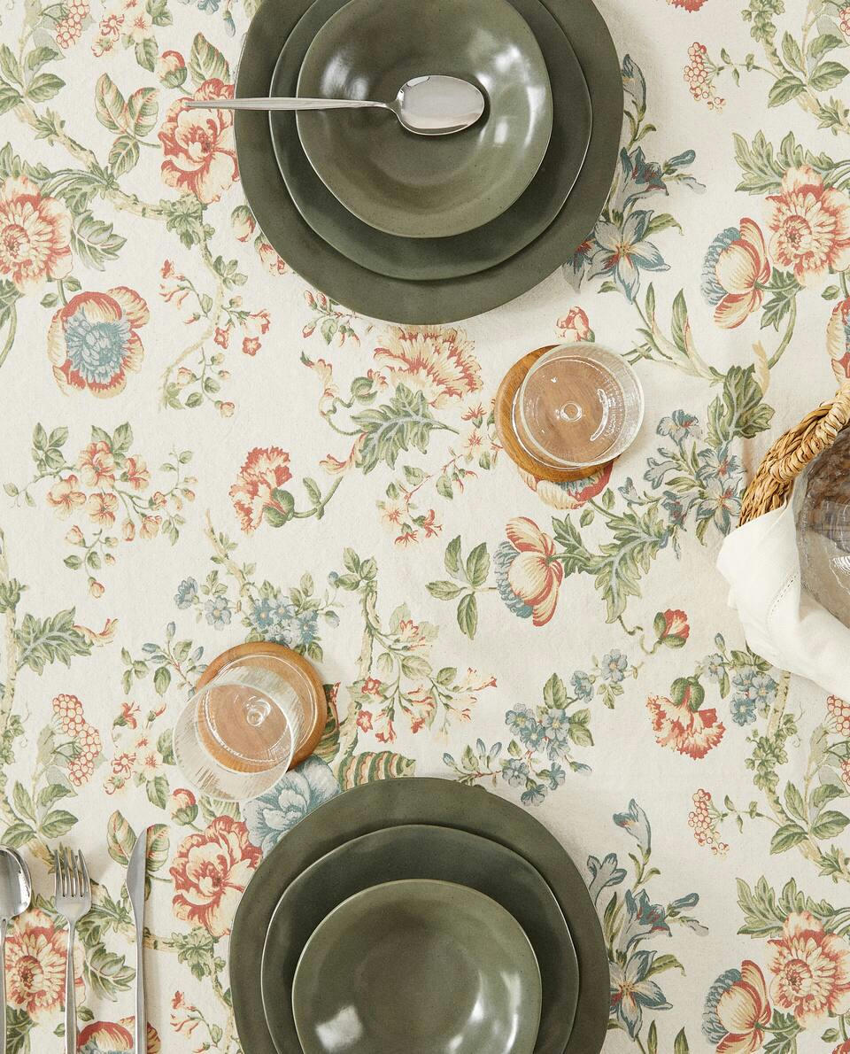 FLORAL PRINT TABLECLOTH