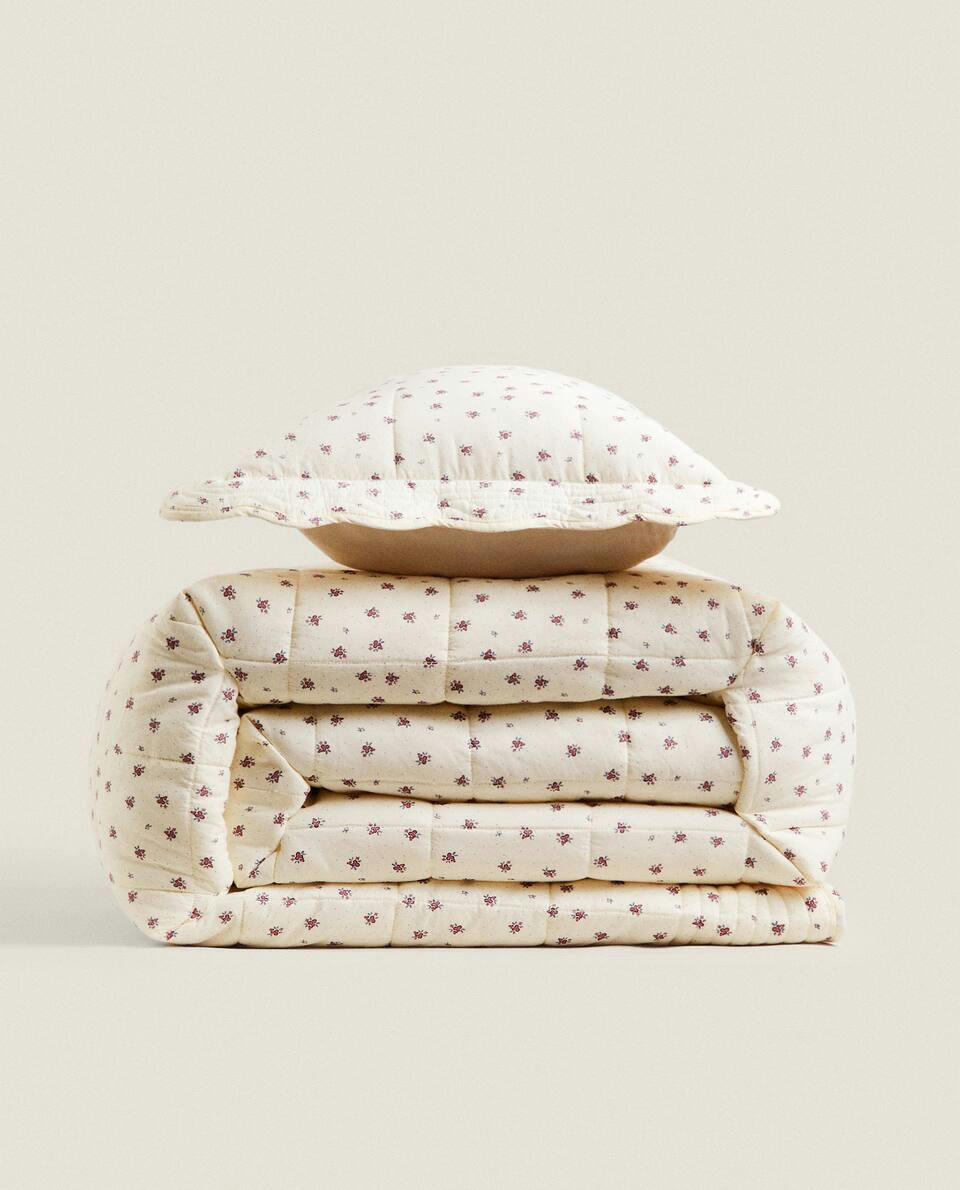 CHILDREN'S FLORAL PRINT QUILT