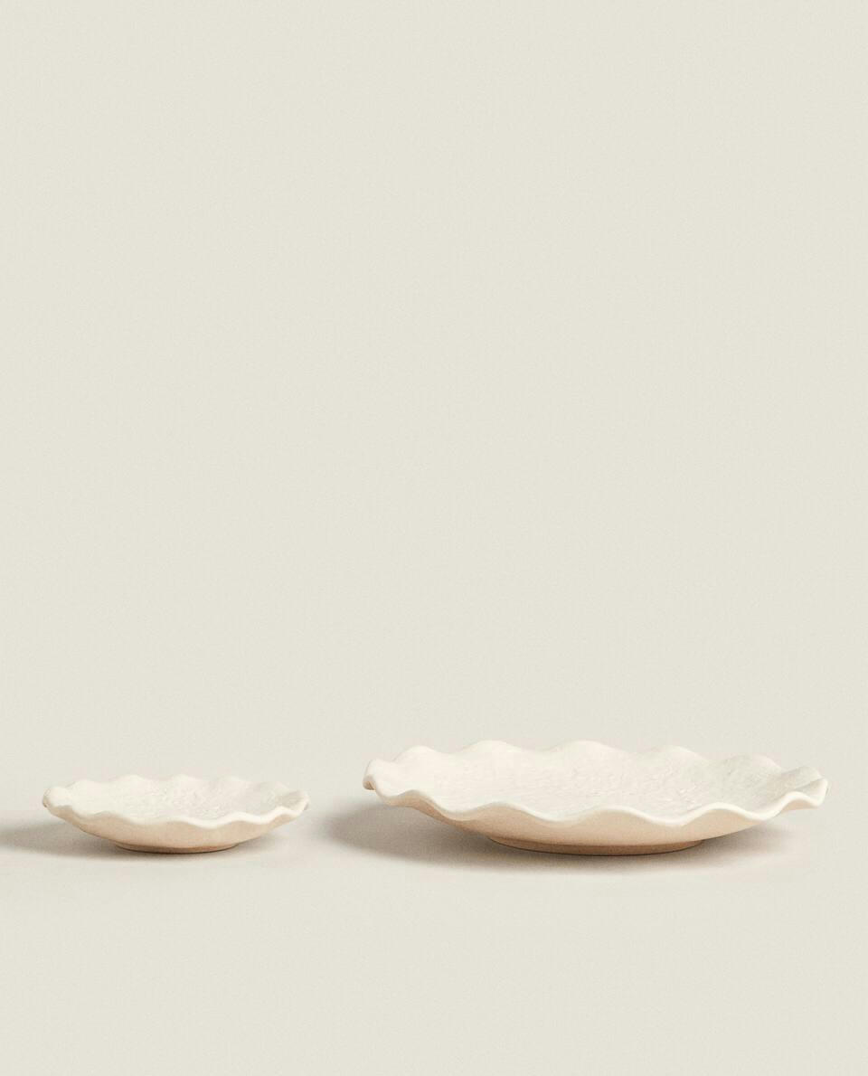 SCALLOPED EDGE TRAY