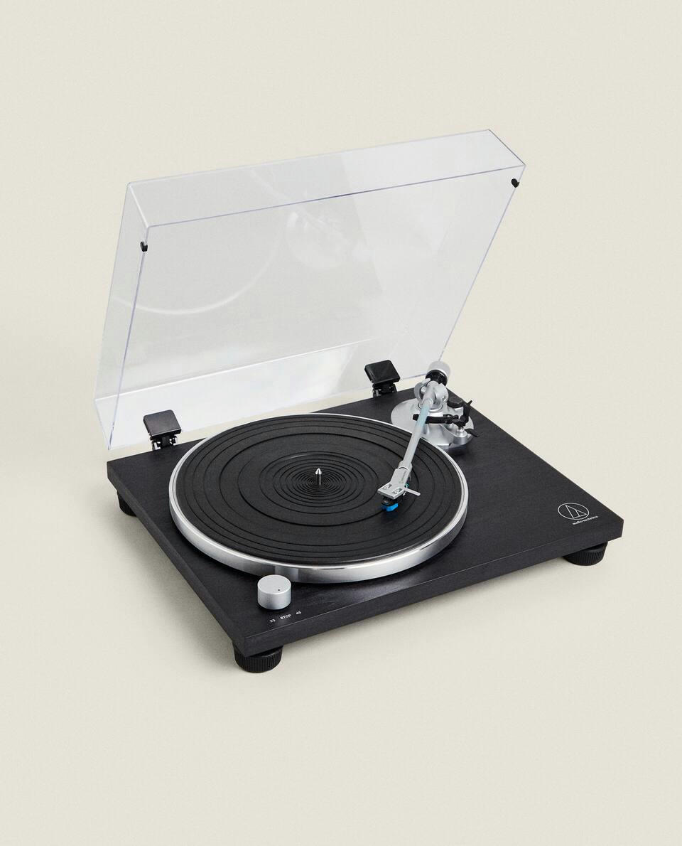 AUDIO TECHNICA TURNTABLE