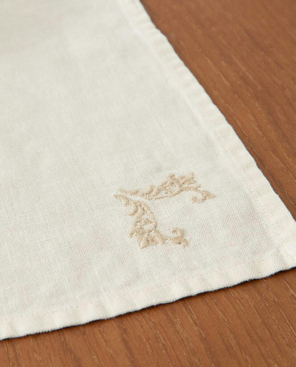 EMBROIDERED LINEN PLACEMAT