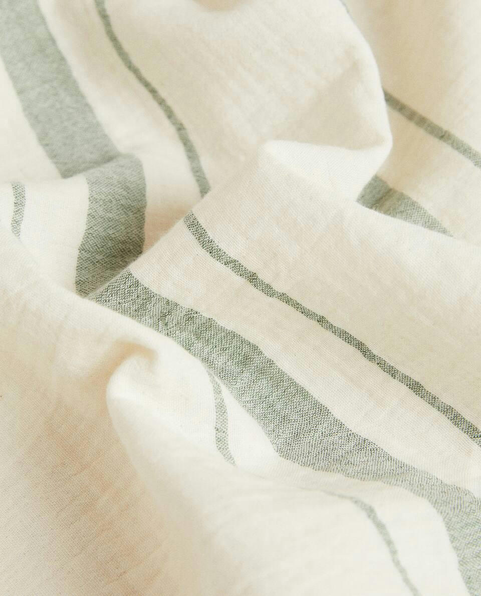 LIGHTWEIGHT STRIPED BLANKET
