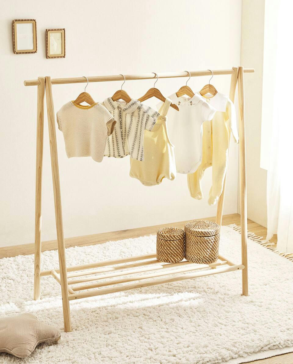 WOODEN CLOTHES RACK
