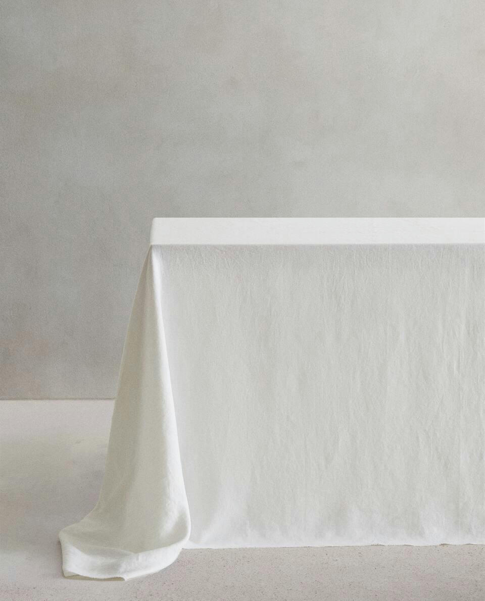 TABLECLOTH 01