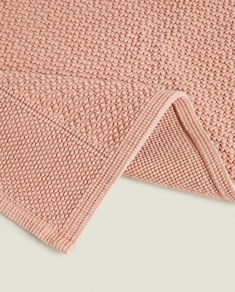 TEXTURED WAFFLE BATH MAT