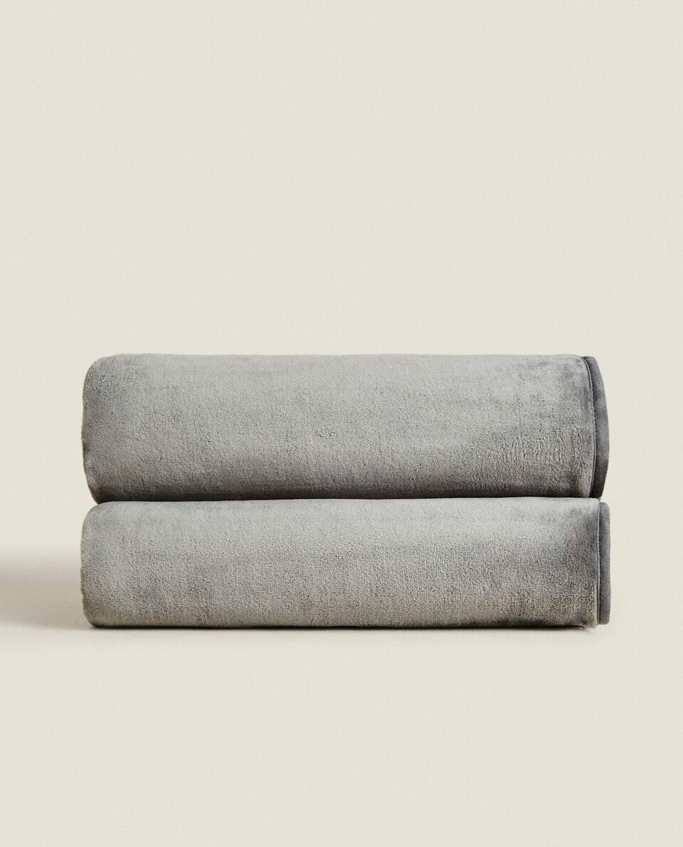 SHORT FAUX FUR FLEECE BLANKET