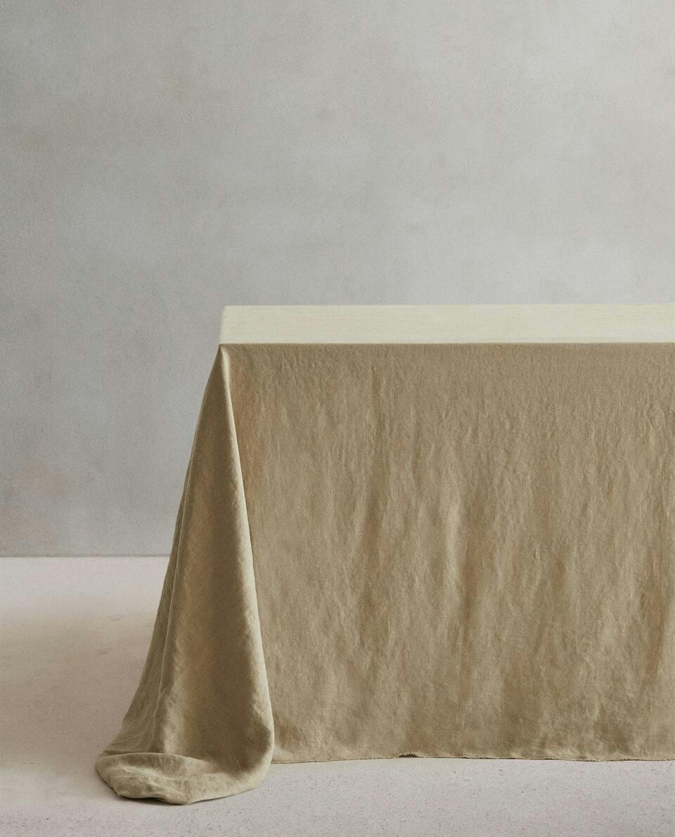 TABLECLOTH 01