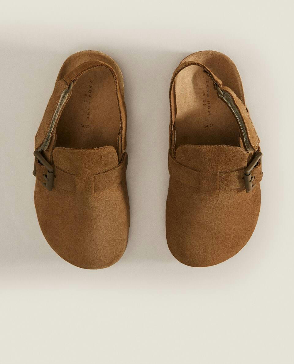 BUCKLED LEATHER CLOGS