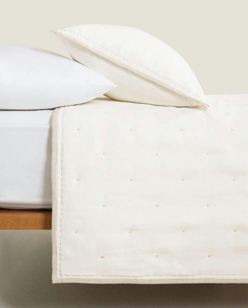 QUILT WITH CONTRAST BORDER