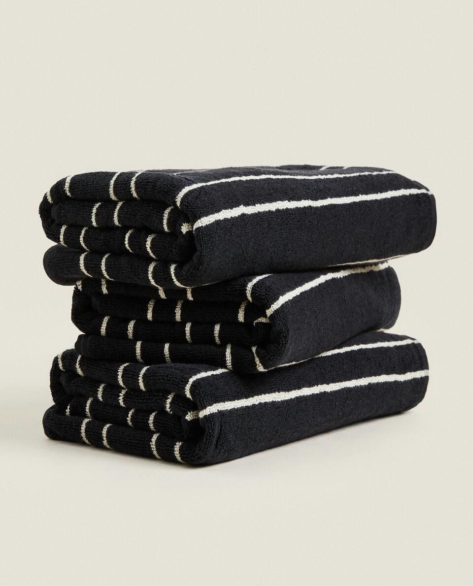 TOWEL WITH IRREGULAR STRIPE DETAIL