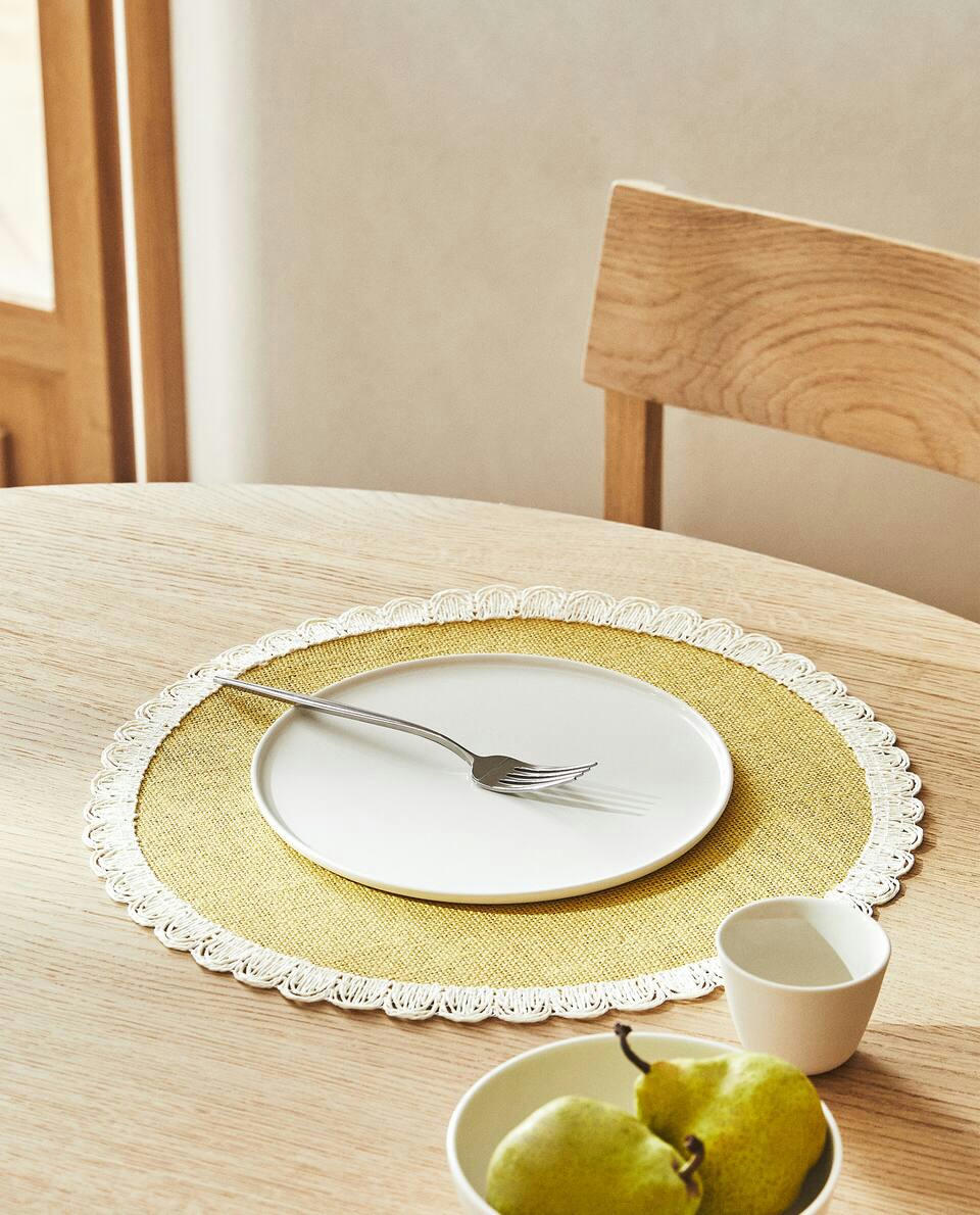 JUTE PLACEMAT WITH BLONDE LACE