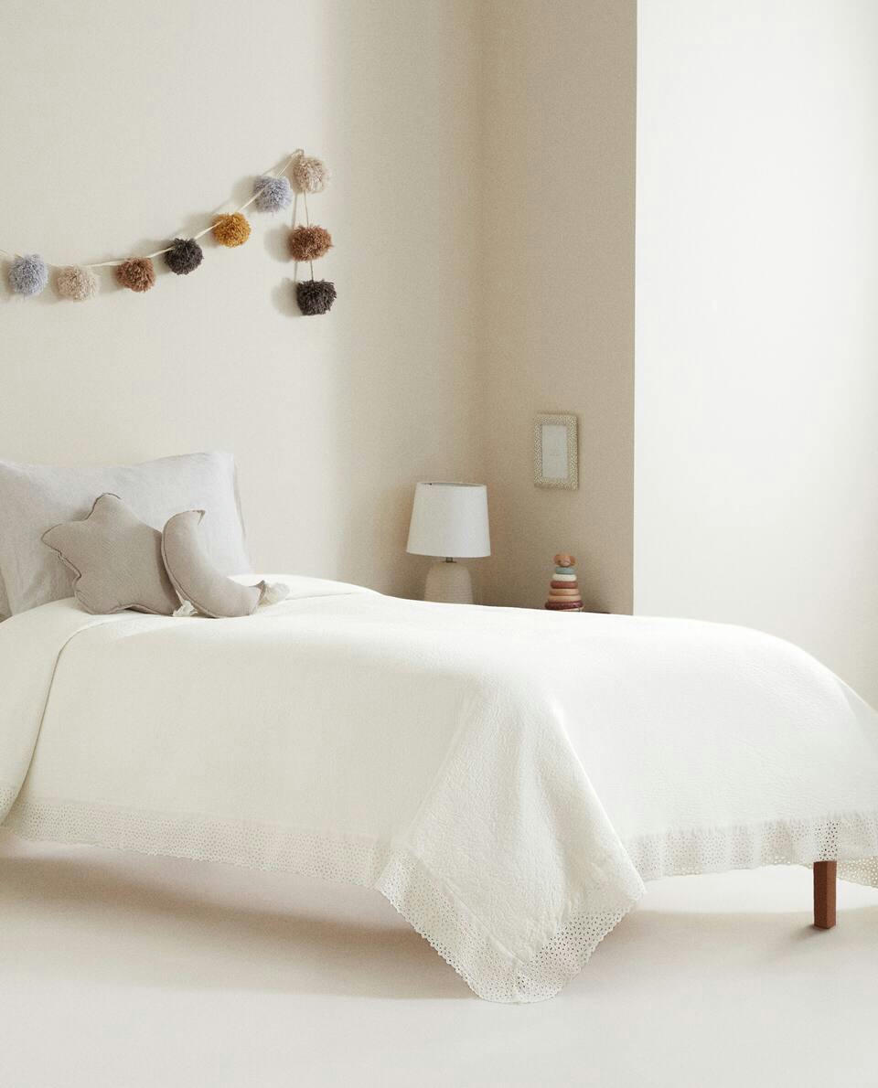 COTTON BEDSPREAD WITH EMBROIDERED RUFFLED TRIMS