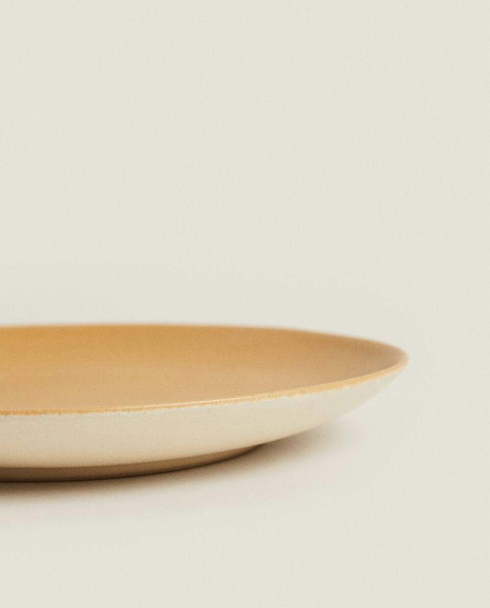 COLOURED STONEWARE TABLEWARE