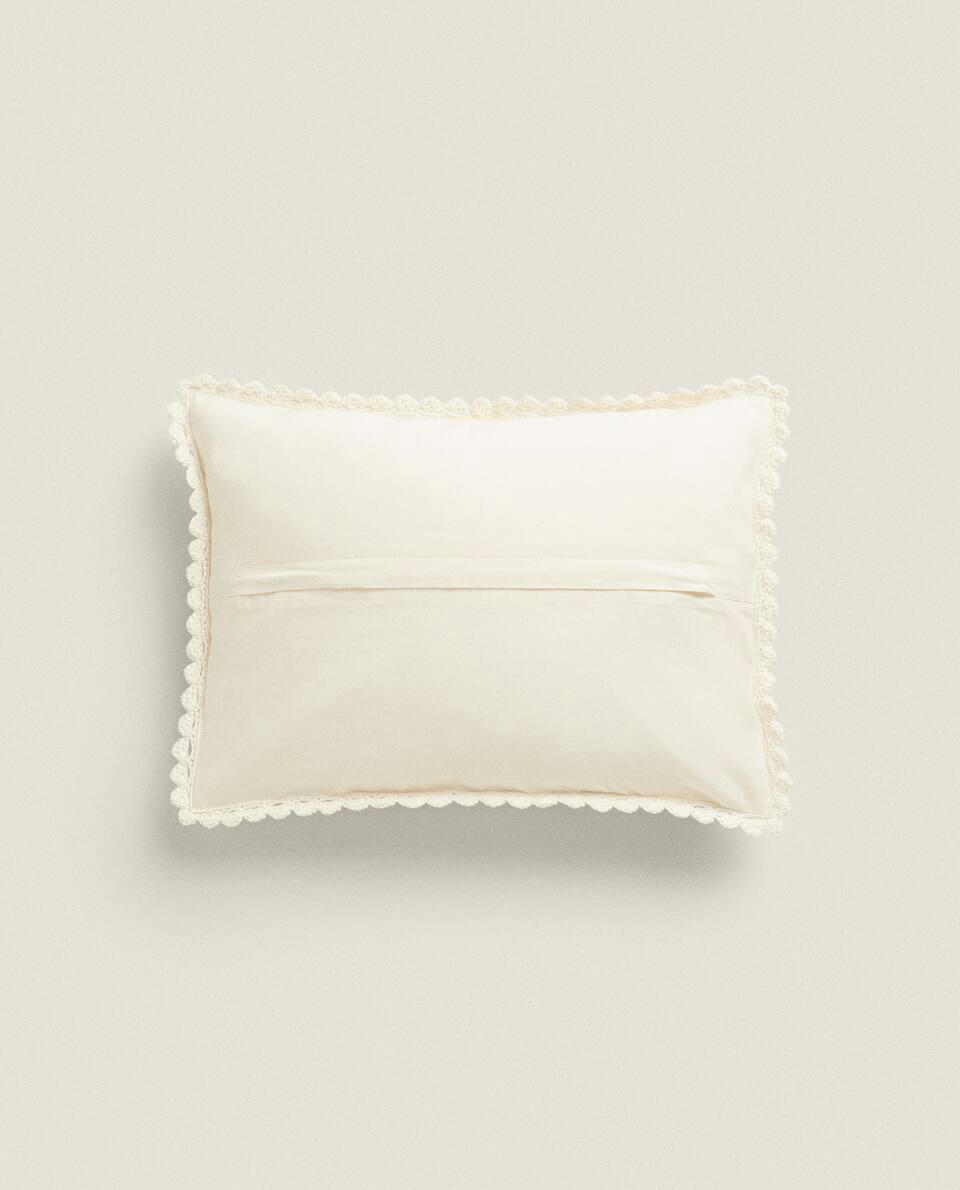 CHILDREN’S CROCHET CUSHION COVER