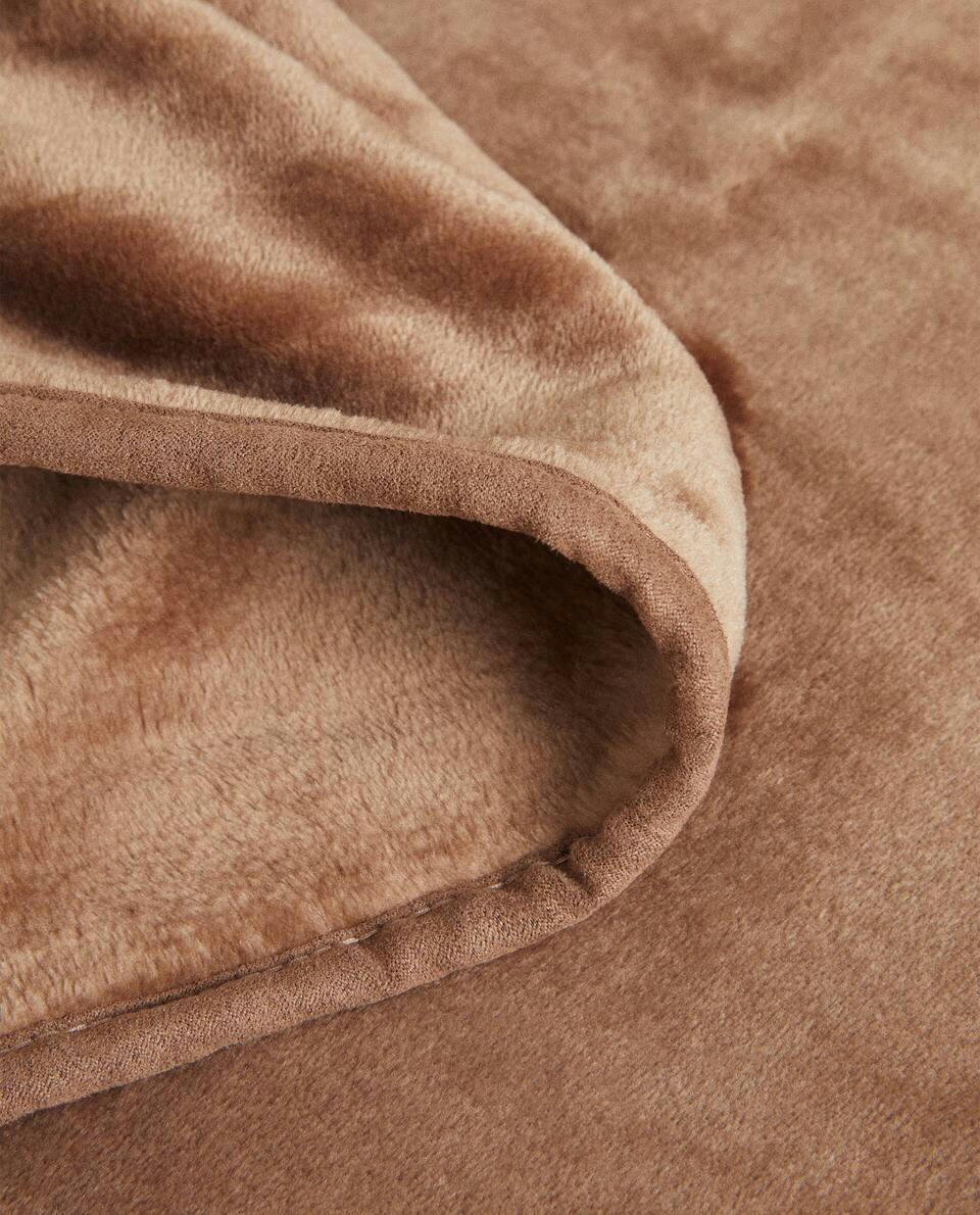 SHORT FAUX FUR FLEECE BLANKET