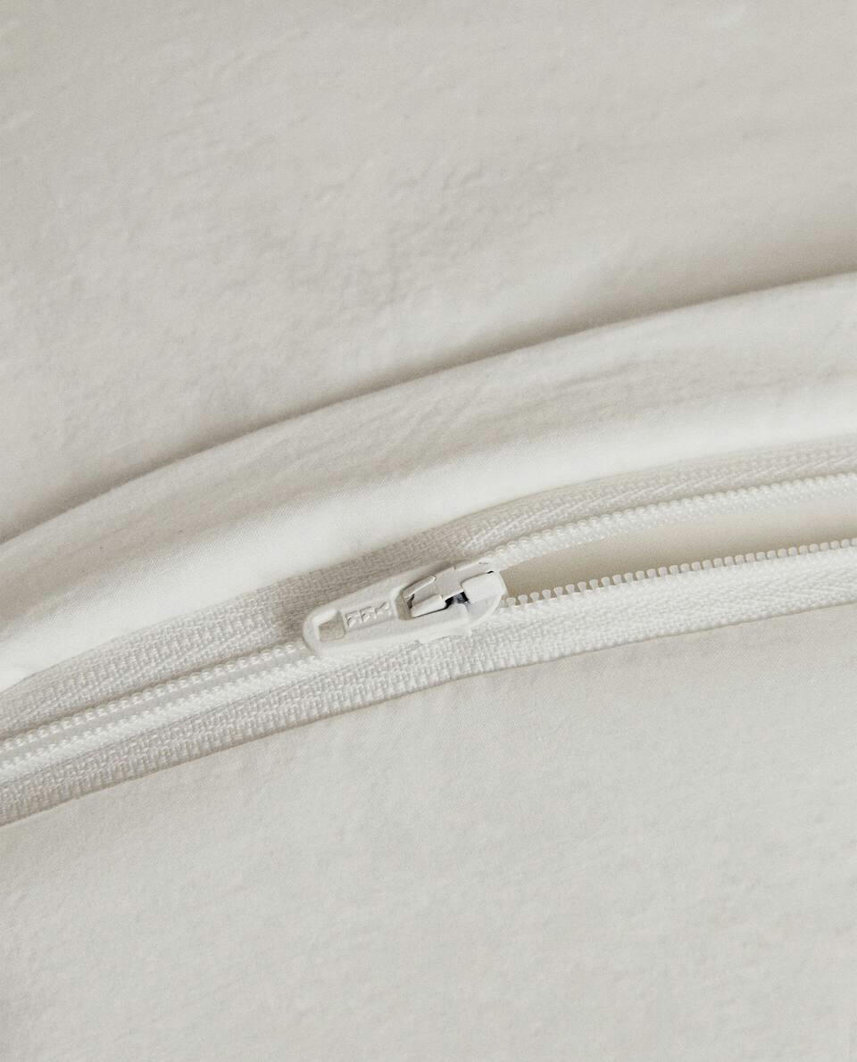 DOTTED CUSHION COVER