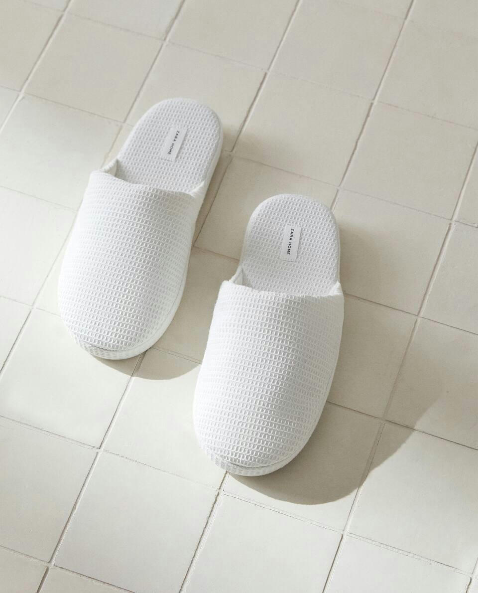 MINI WAFFLE-KNIT PLATFORM SLIPPERS