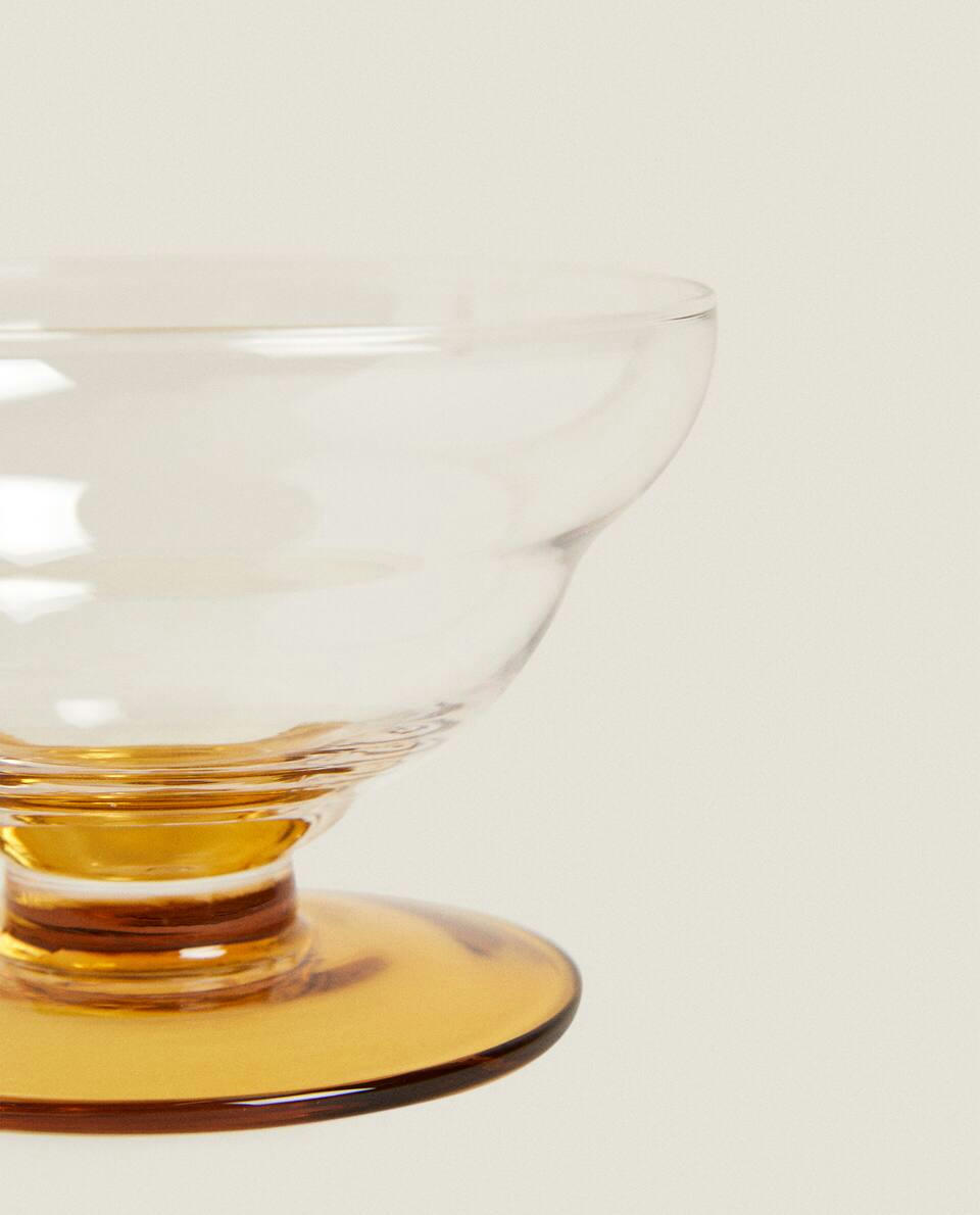 ICE-CREAM CUP WITH A COLOURED BASE