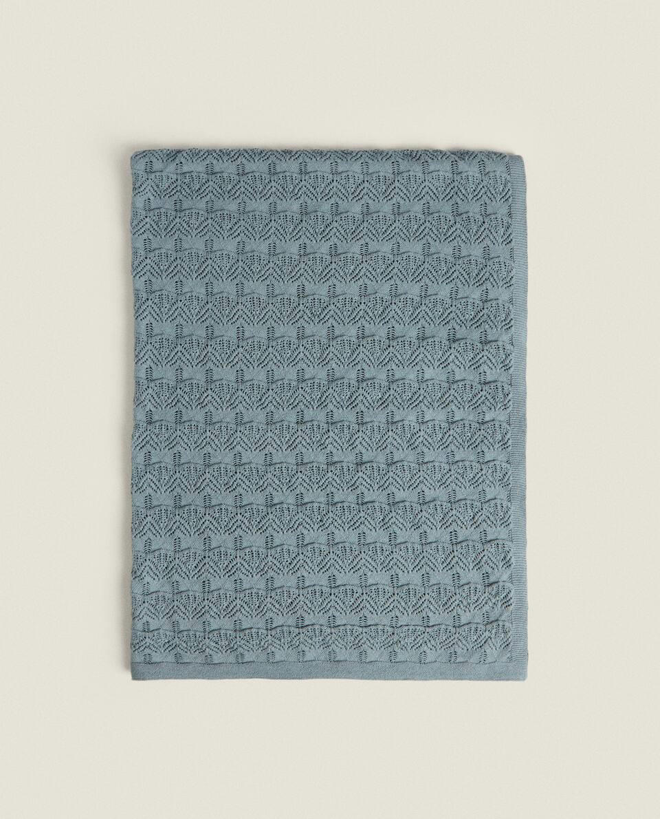 CHILDREN’S OPEN-KNIT COTTON BLANKET
