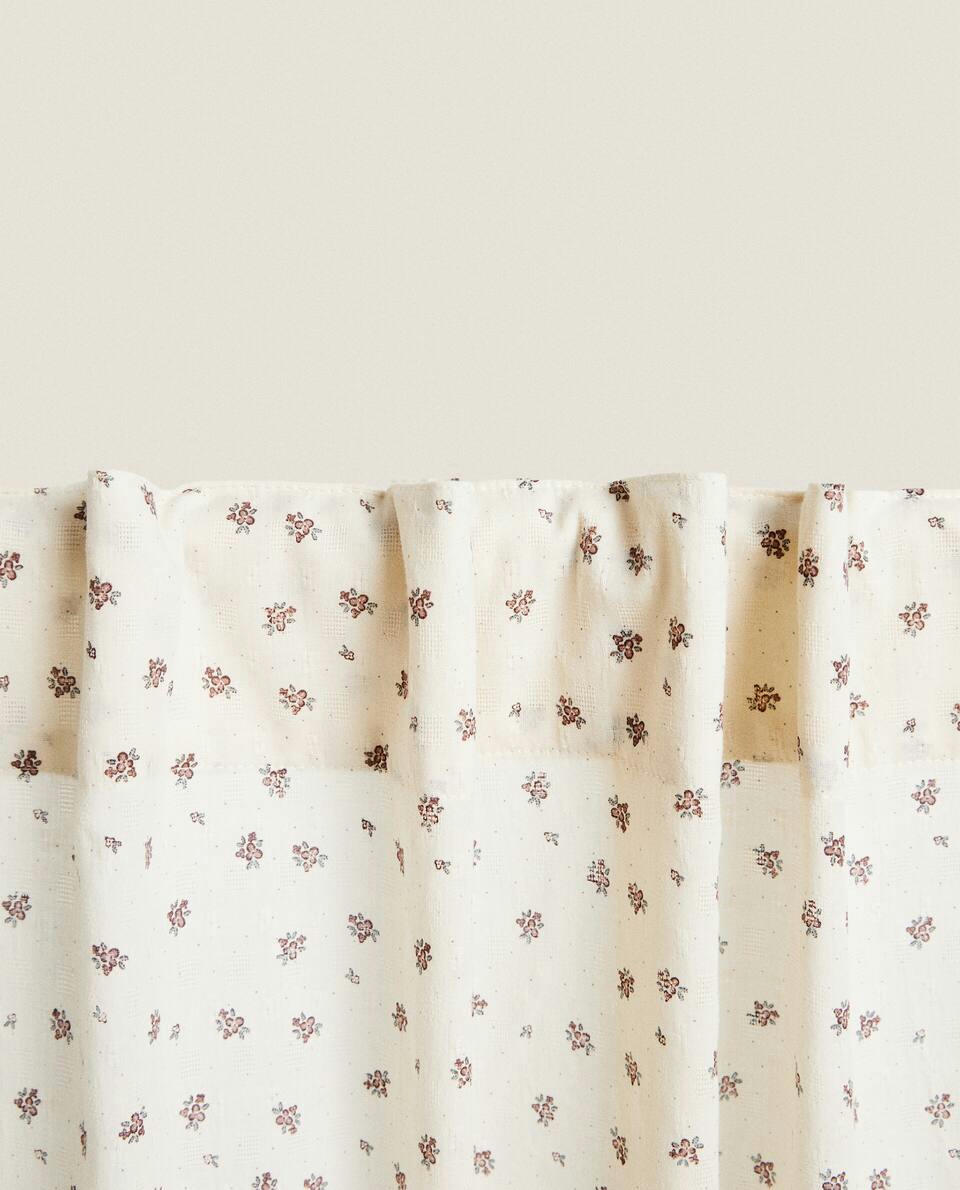 SCALLOPED EDGE FLORAL CURTAIN