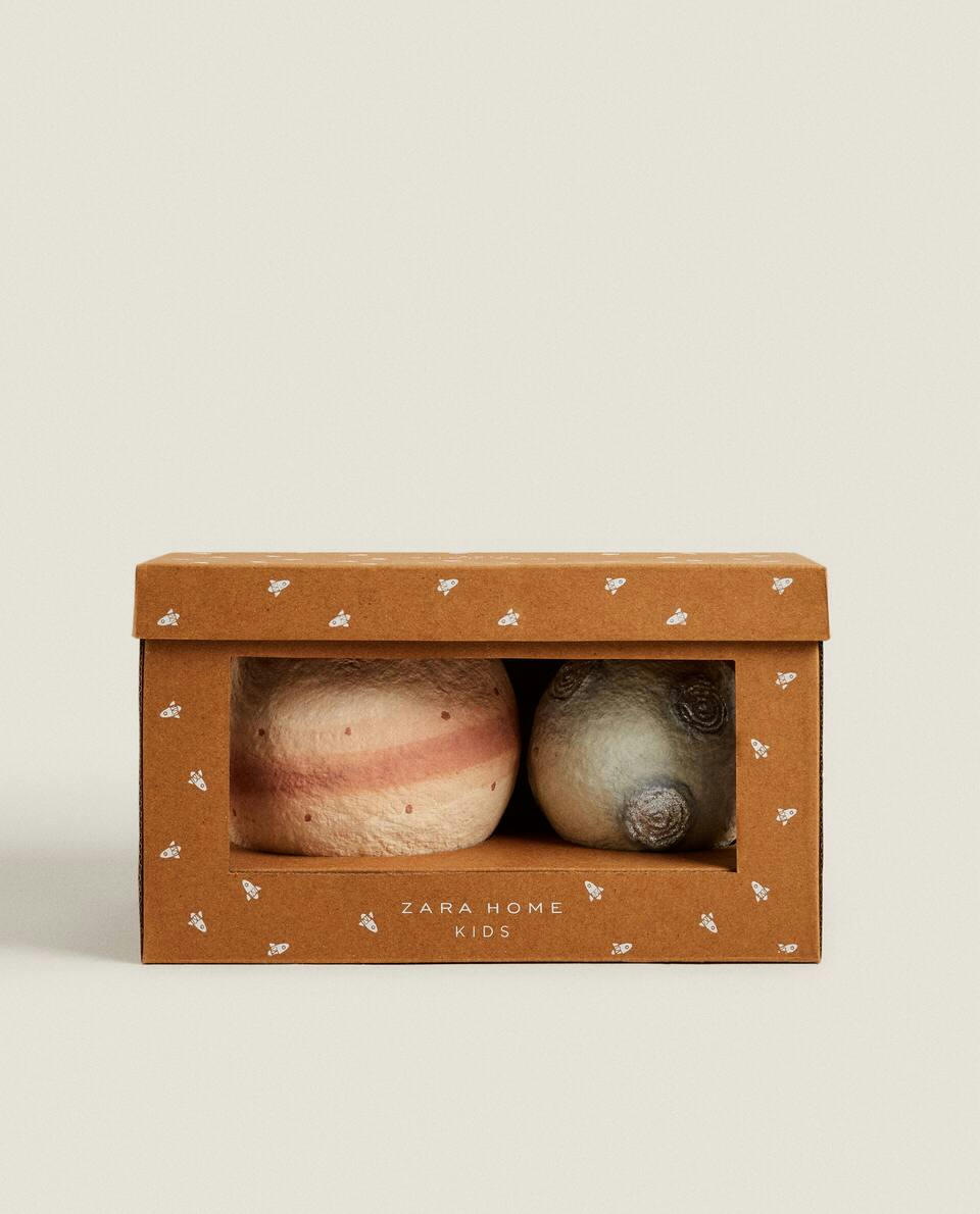 PAPER PLANETS (SET OF 2)