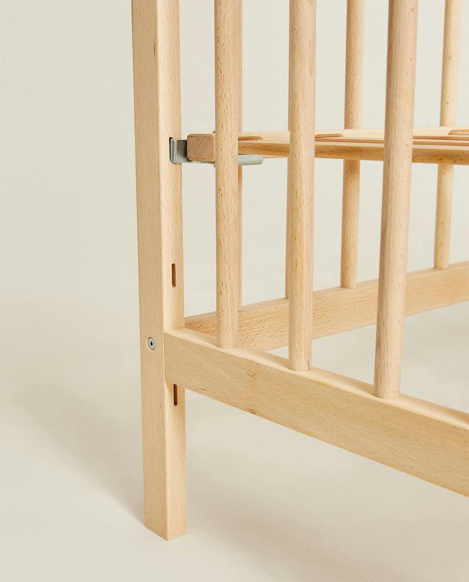 CLASSIC WOODEN COT
