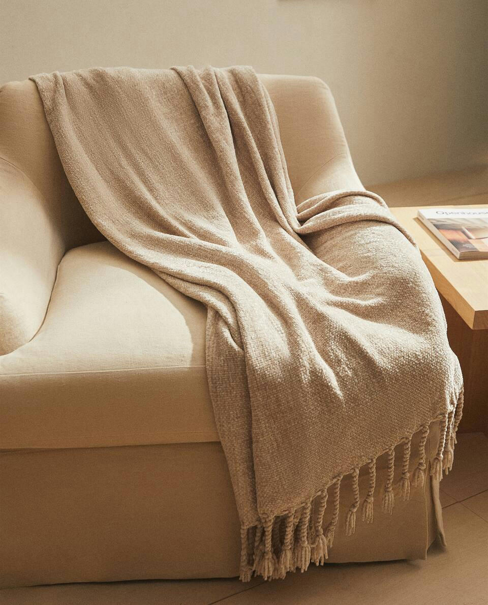 CHUNKY CHENILLE BLANKET