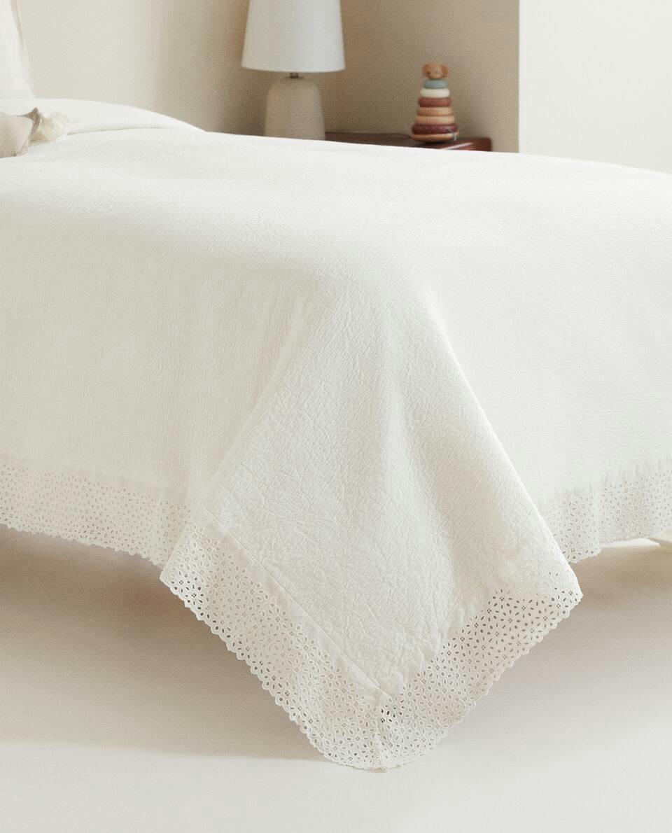 COTTON BEDSPREAD WITH EMBROIDERED RUFFLED TRIMS