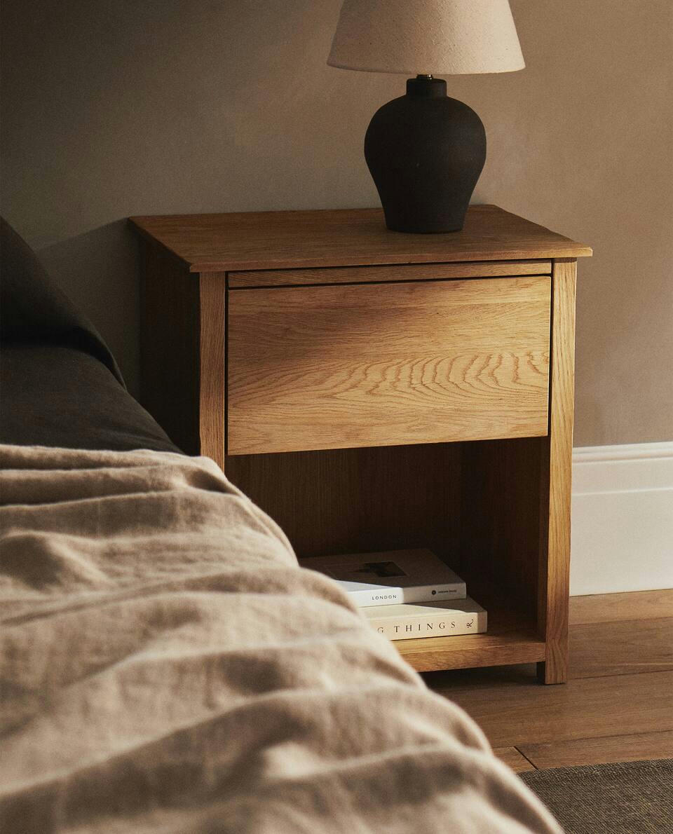 OAK WOOD BEDSIDE TABLE