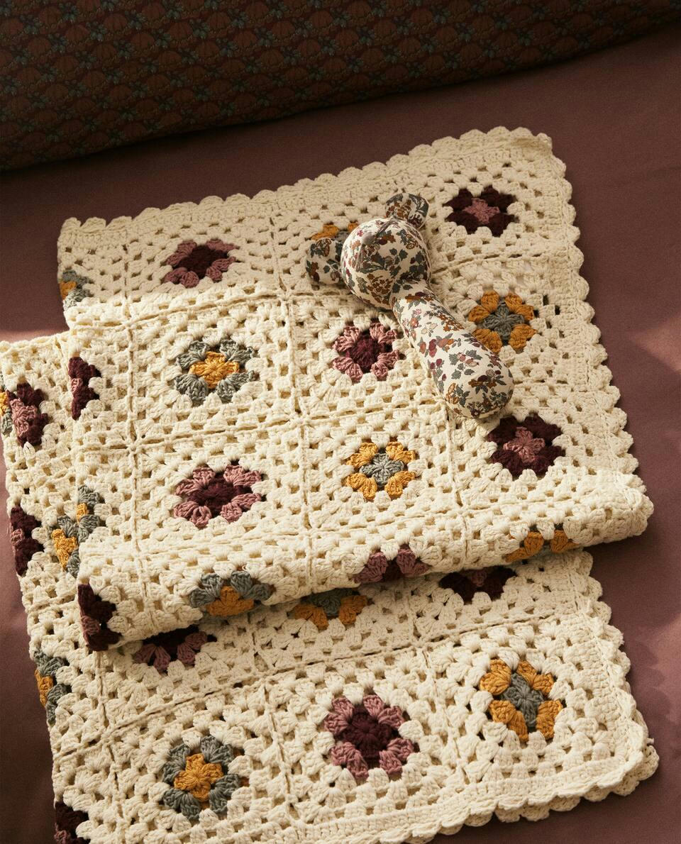 CHILDREN’S FLORAL CROCHET BLANKET