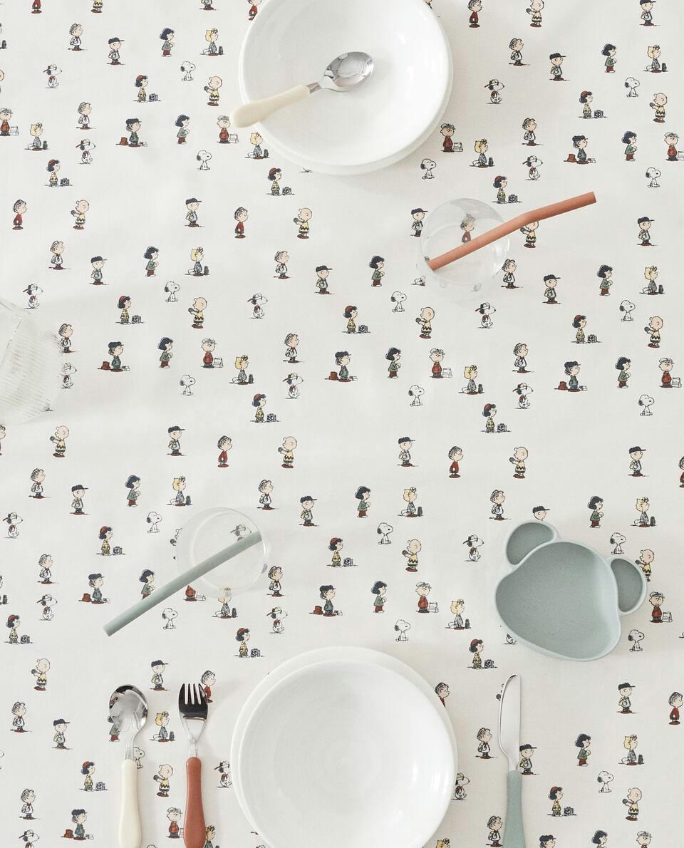 PEANUTS? RESIN/COATED TABLECLOTH