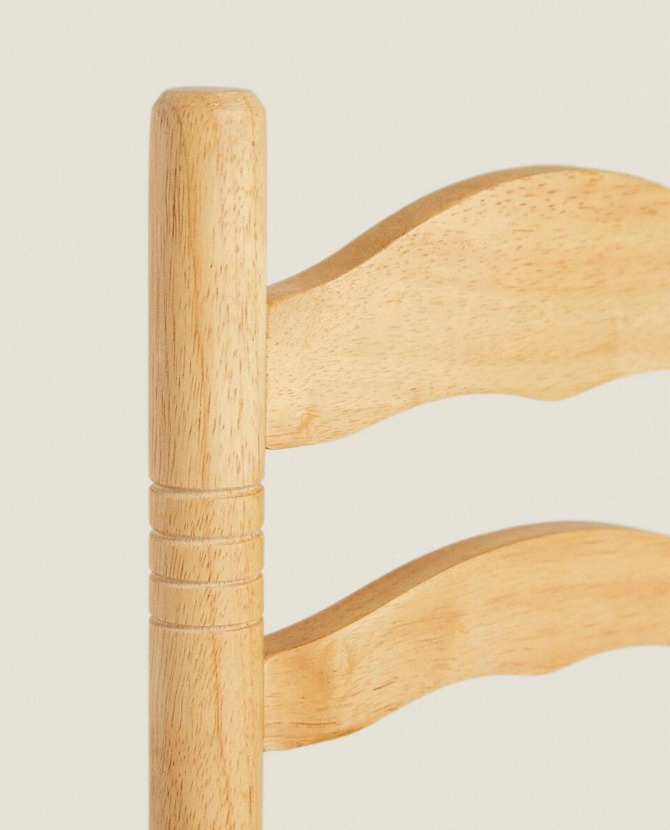 CHILDREN’S WOODEN CHAIR