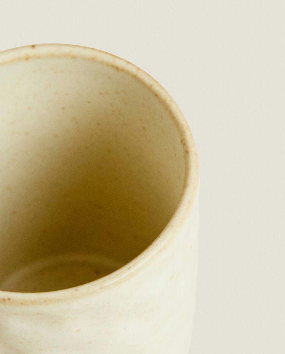 TEXTURED STONEWARE MUG