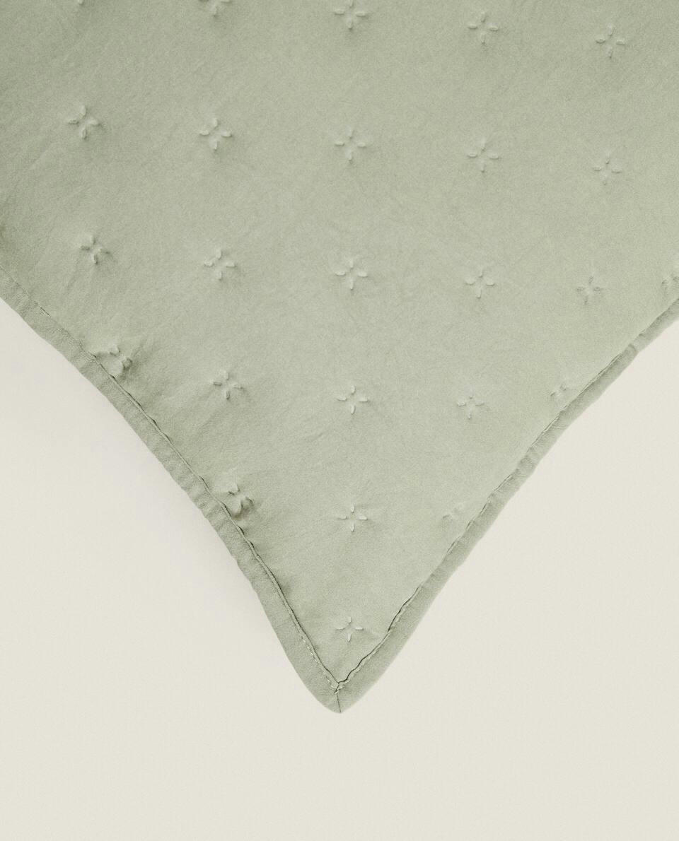 QUILTED DOTTED CUSHION COVER