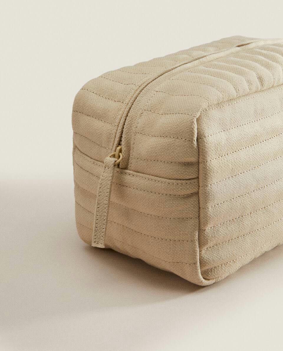 QUILTED LINEN TOILETRY BAG