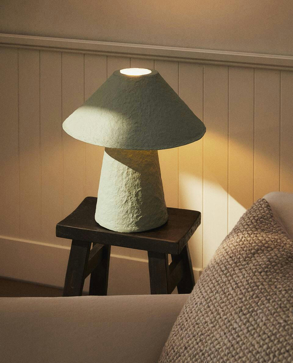 PAPIER-M?CHé TABLE LAMP