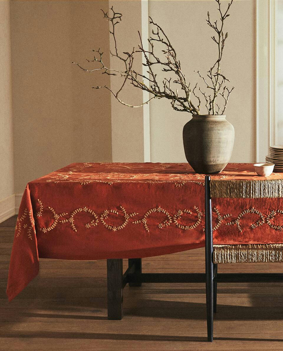 EMBROIDERED LINEN BLEND TABLECLOTH