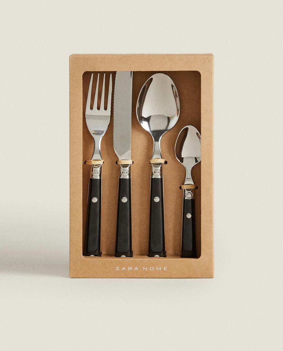 BLACK CUTLERY SET (4 PIECES)