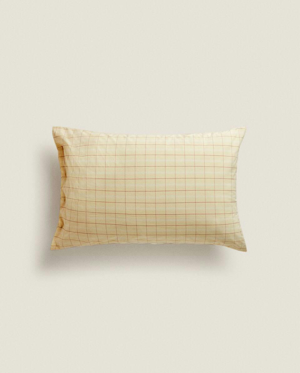 CHECKED PILLOWCASE