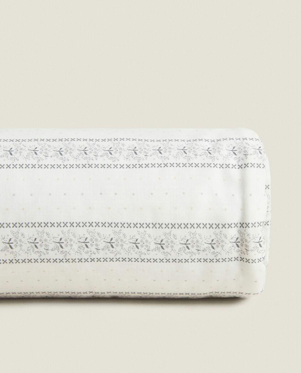 TOWEL WITH FLORAL BORDER