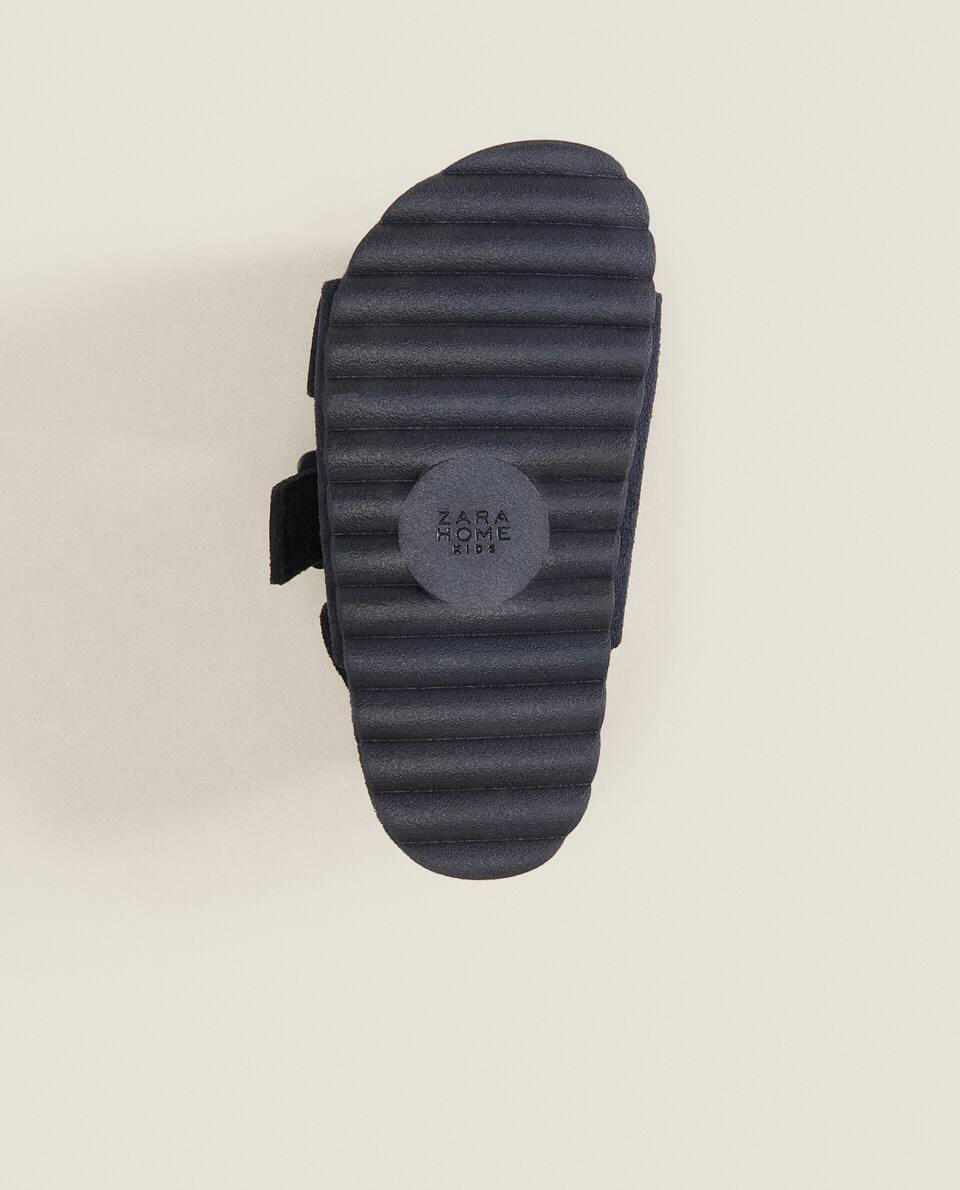 BUCKLED LEATHER SANDALS