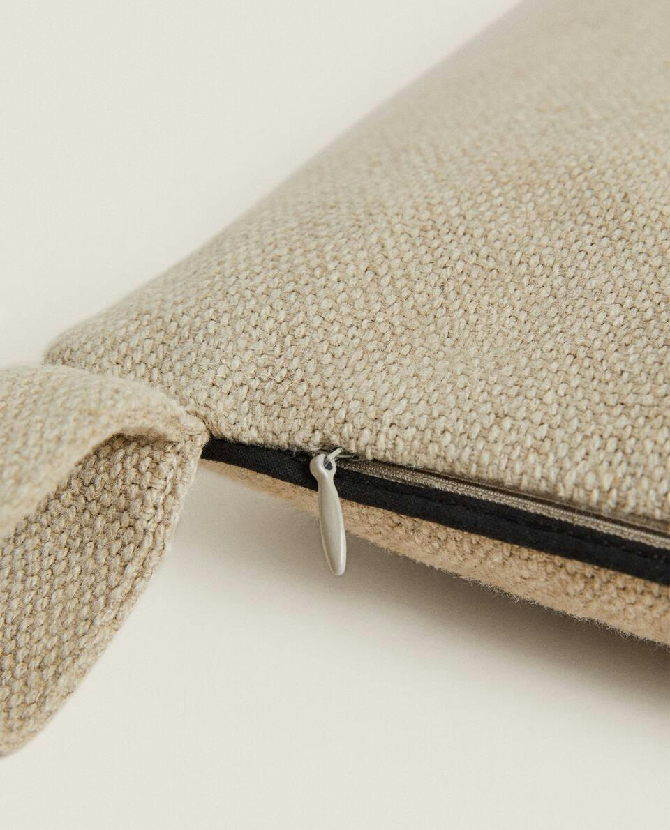 SEAT CUSHION WITH PIPING