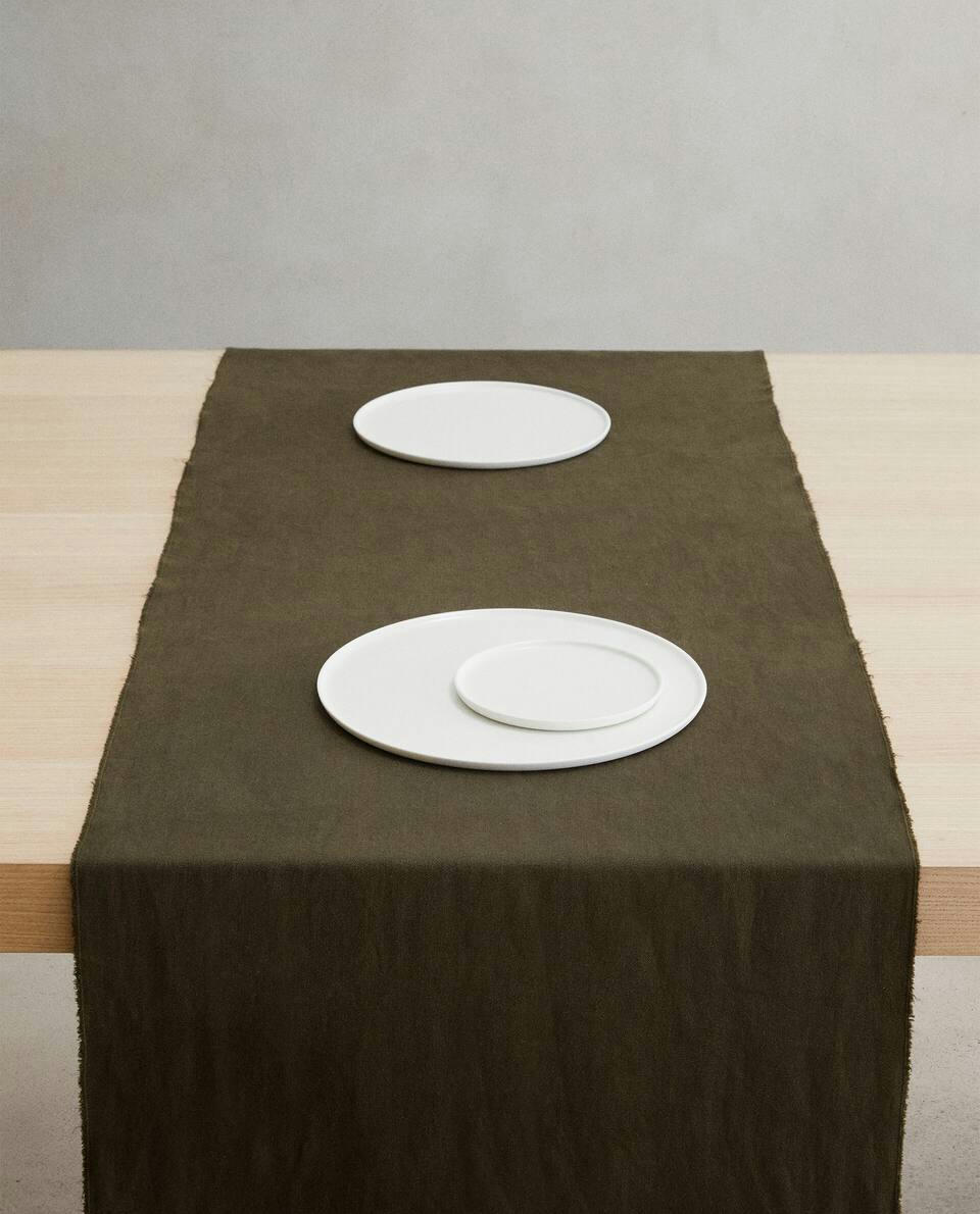 TABLE RUNNER 01