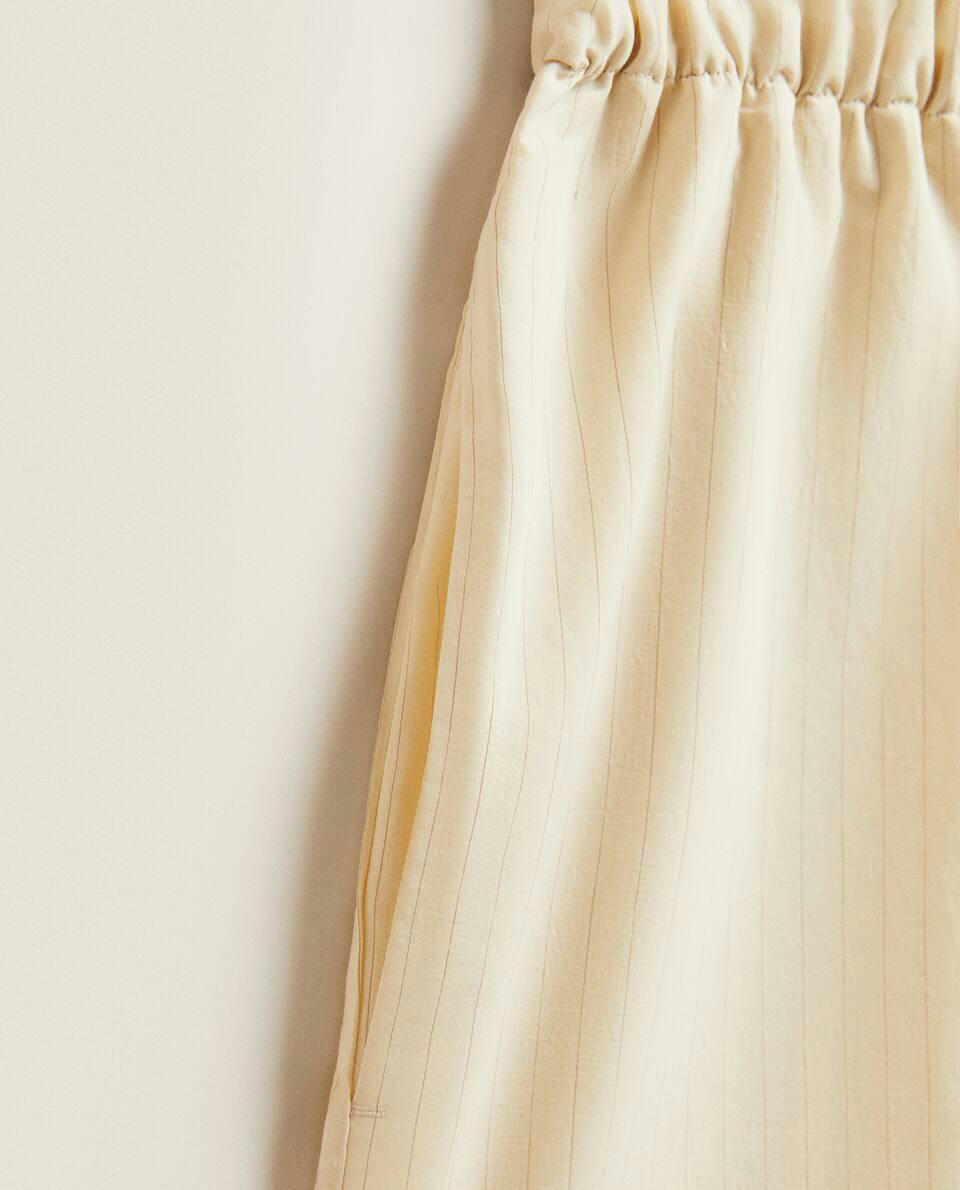 SHORTS WITH THIN STRIPES