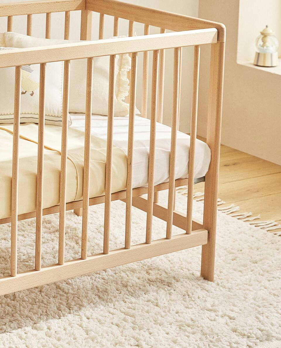 CLASSIC WOODEN COT