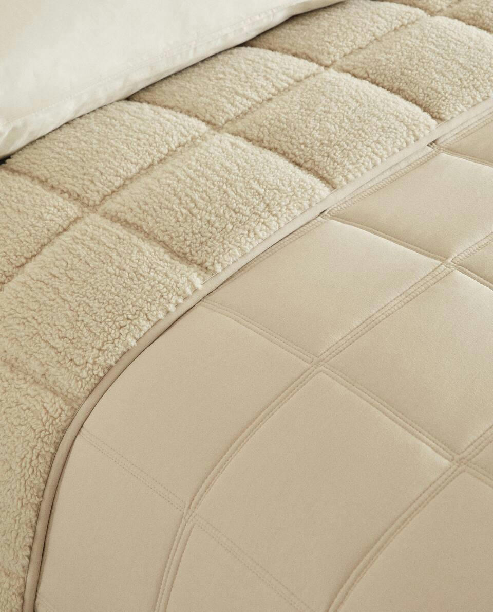 REVERSIBLE CHECKED QUILT