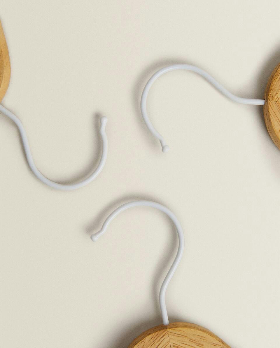 WOODEN BABY HANGER (PACK OF 3)