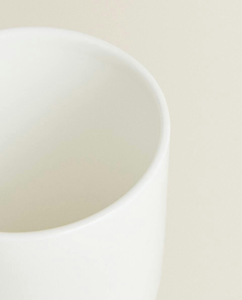 WHITE PORCELAIN MUG