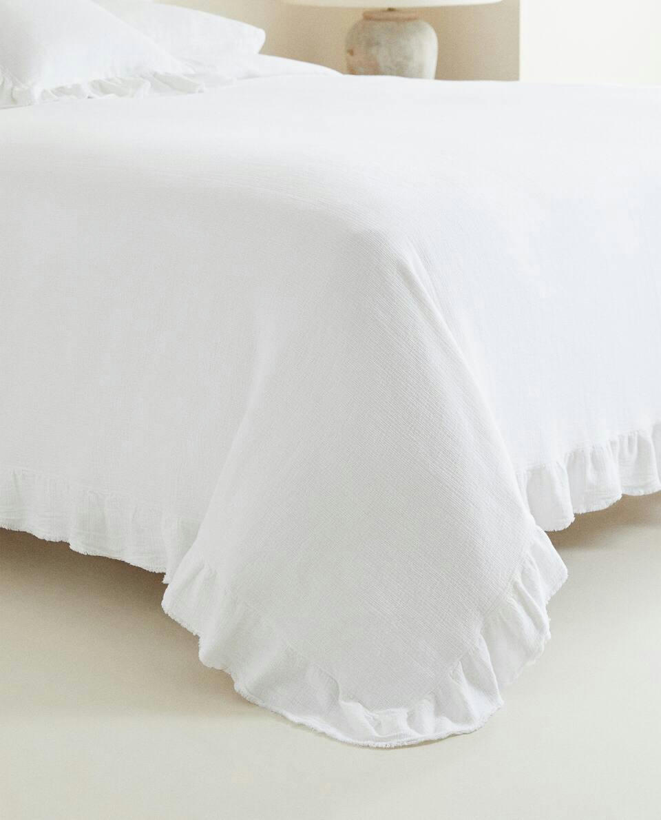 RUFFLE TRIM BEDSPREAD
